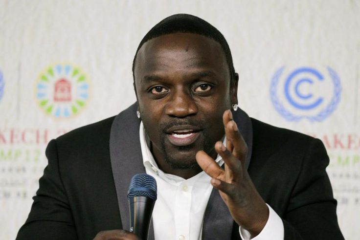 Conduite avec permis suspendu : Akon brièvement incarcéré avant d’être libéré