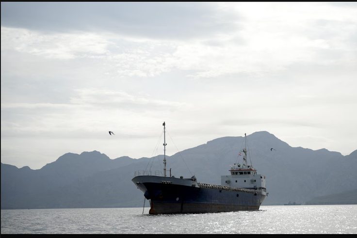 Blocus du détroit d'Ormuz à 18h, tout navire iranien forçant le blocus détruit" (Trump