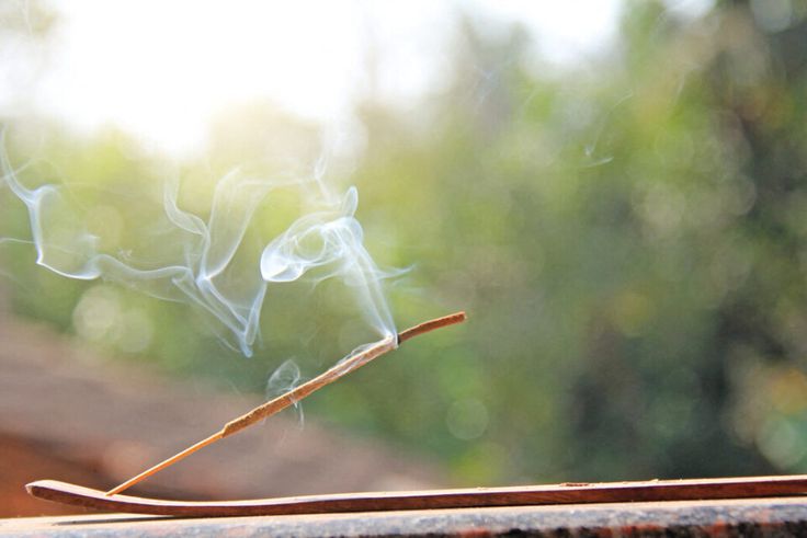 Bougies, encens, diffuseurs : une enquête alerte sur les parfums d'intérieur