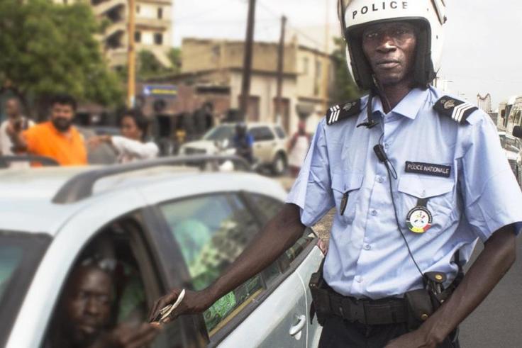Dakar : pour 20 000 FCFA, un chauffeur tente de soudoyer l’agent Amoul Yakar et se retrouve devant le tribunal