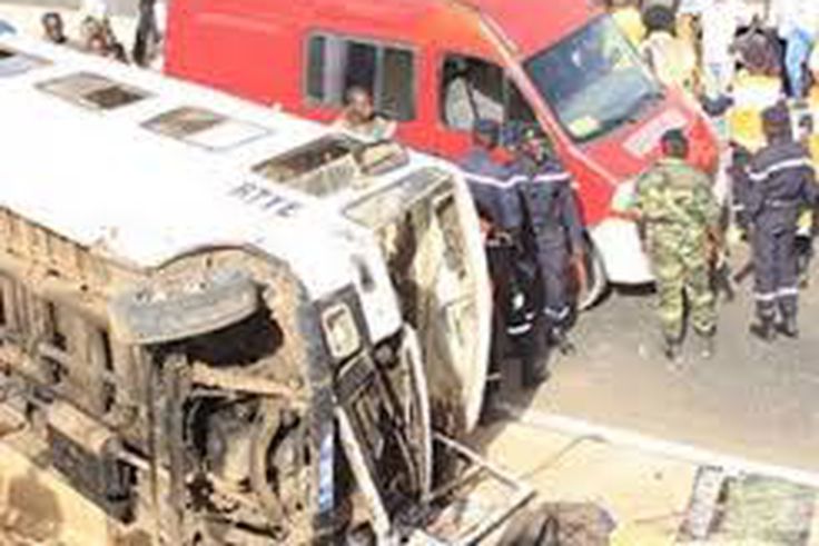 Khombole : un car "Ndiaga Ndiaye" bascule sur l’autoroute à péage et fait des victimes