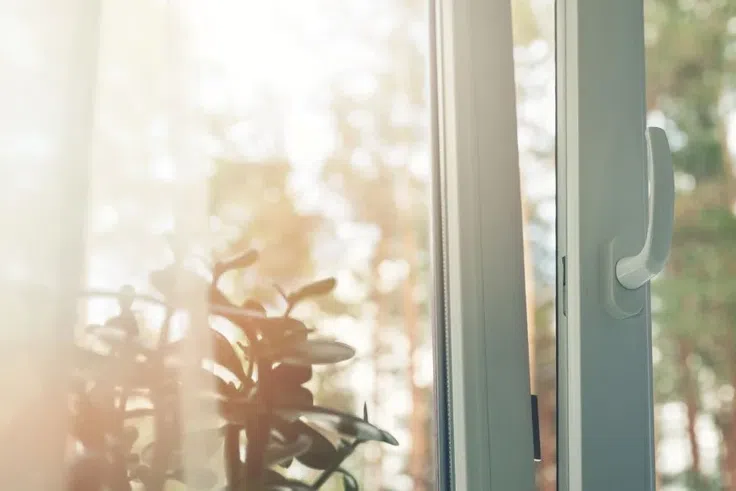 Pourquoi il ne faut pas aérer sa maison entre 8h et 10h par temps froid
