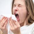 Éternuements : simple réflexe ou véritable signal d’alerte ? Ce que révèle la science
