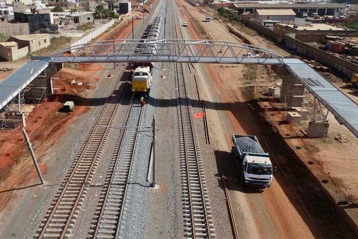 Eiffage rail Dakar pris en flagrant délit de flicage...