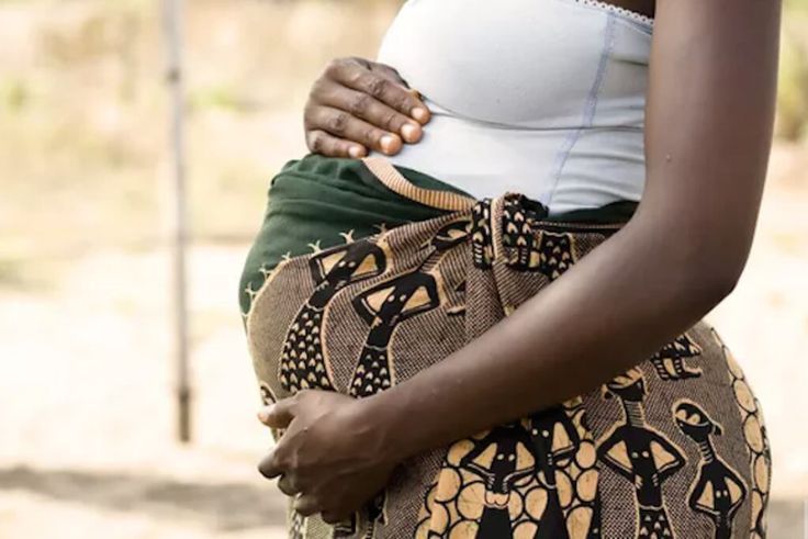Diourbel : Refoulée de l’hôpital, une femme accouche dehors et perd tragiquement son bébé.
