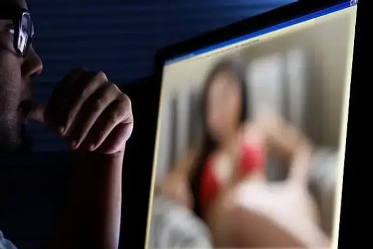 Cambérène : il prête sa chambre à un couple, filme leur intimité et réclame 150 000 F CFA pour ne pas diffuser la vidéo