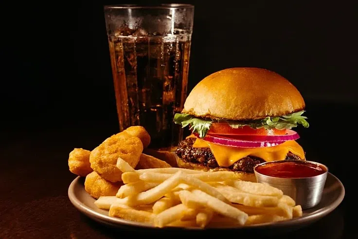 Nuggets de poulets, yogourts aromatisés, barres chocolatées : vers une crise sanitaire mondiale