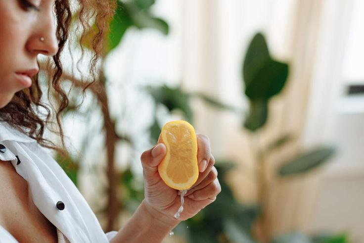 Cure détox au citron : entre promesses de bien-être et précautions à ne pas négliger
