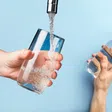 Microplastiques : pourquoi l’eau en bouteille n’est plus forcément la plus sûre