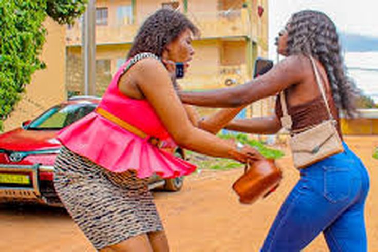 Tribunal de Dakar : La victime exhibe son soutien-gorge ensanglanté devant le juge