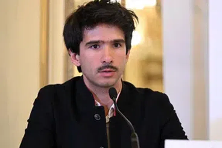 Juan Branco charge Me Sur : “un avocat qui défend un client non inquiété, c’est absurde”