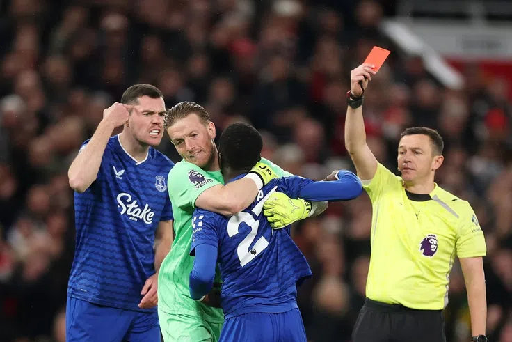 Premier League : Gana Gueye expulsé pour avoir giflé un coéquipier