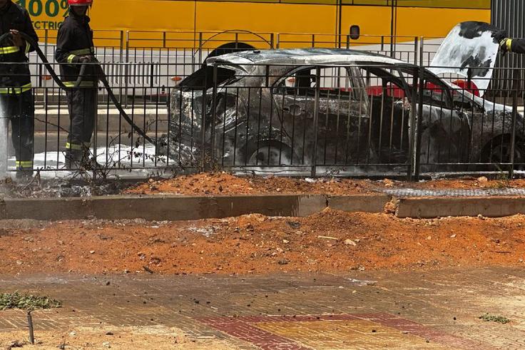 Tracé du BRT : une voiture prend feu et complètement calcinée
