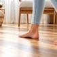 Pieds nus au quotidien : quels bénéfices et quels dangers pour les pieds ?