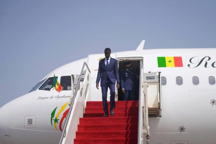 Sonko invisible, gouvernement absent : Diomaye Faye accueilli par…