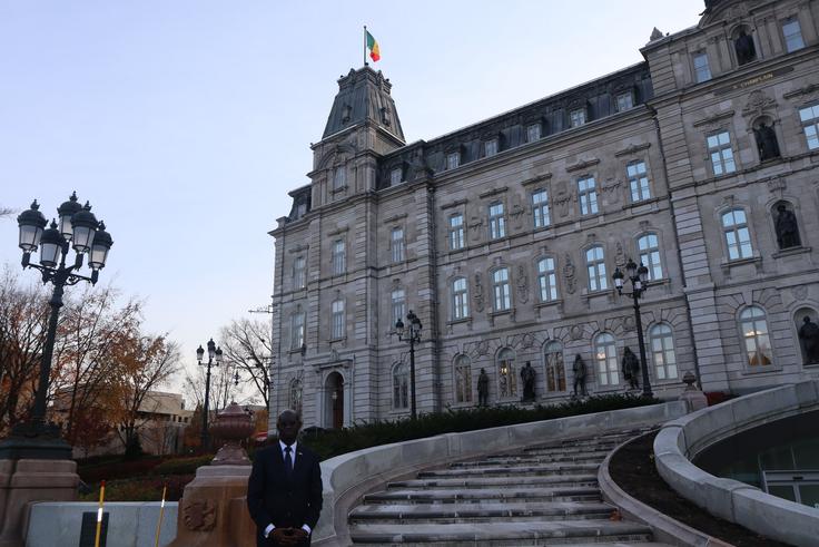 Une prime de 25 millions FCFA offerte au jardinier de l'ambassade....