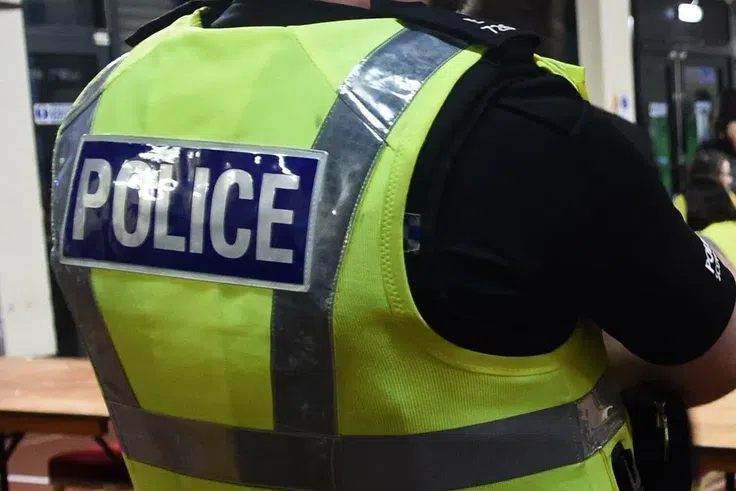 Acte contre nature : un policier arrêté, un célèbre journaliste activement recherché