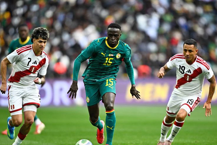 Le Sénégal bat le Pérou (2-0)