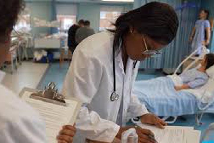 Afrique : l’OMS sonne l’alerte sur un manque de 6 millions de soignants d’ici 2030