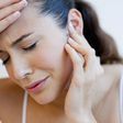 Oreille qui siffle : quelles sont les causes ?