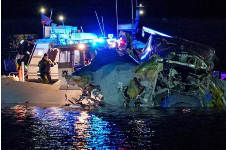 Washington : collision entre un hélico et un avion : 28 corps retrouvés