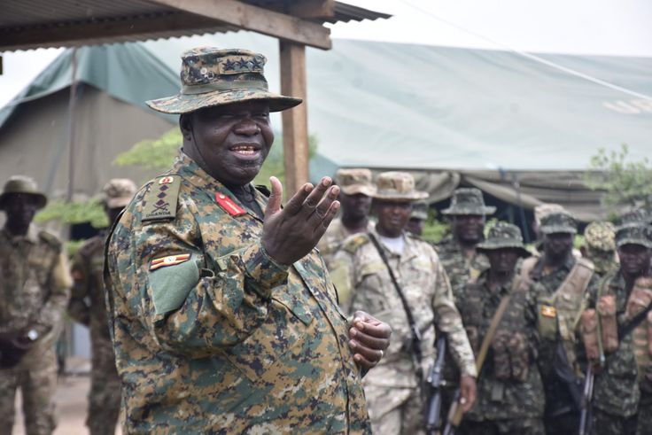 Gen Okiding holds talks with South Sudan army chief  amid border tension