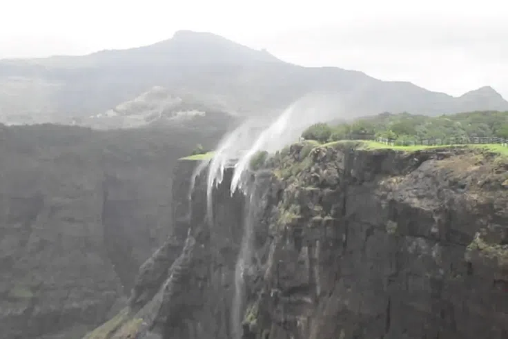 3 interesting waterfalls that flow backwards
