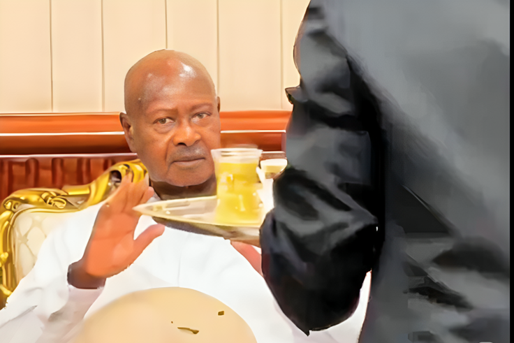 Museveni’s ‘impolite’ food gesture in Egypt raises eyebrows