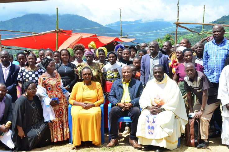 Minister Kaboyo delivers aid, calls for unity at Kasese memorial Service