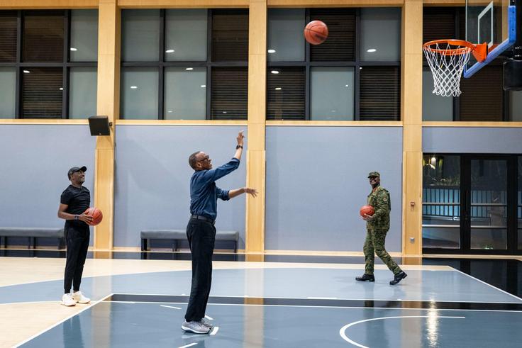 Photos: President Kagame shoots hoops with Muhoozi, Mwenda