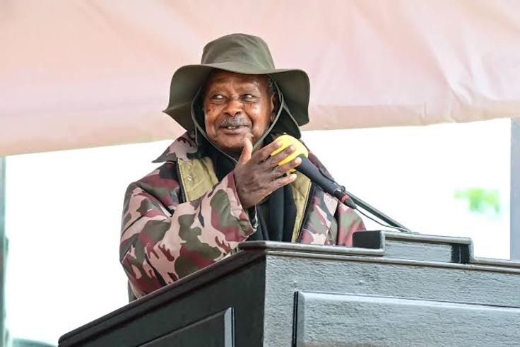 Museveni says crashing Shilling good for exporters, rejects BoU dollar reserve intervention
