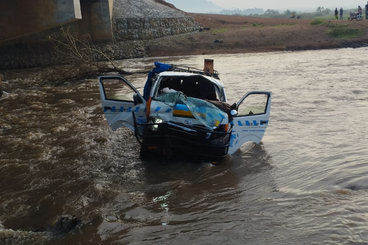 Four killed as taxi plunges into Malaba river