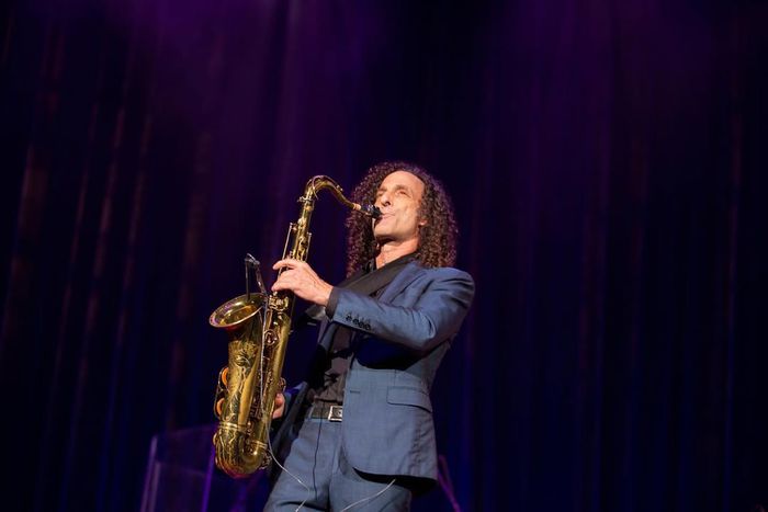 Kenny G on stage, playing the saxophone