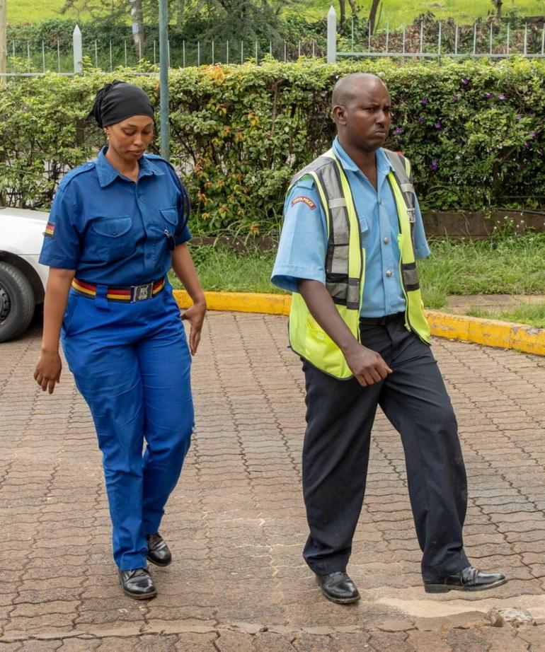 Traffic police officers from Kiritiri Police Station who were arrested by EACC officers at the junction of Embu/Siakago Road in Embu County for alleged extortion (Image: Files)