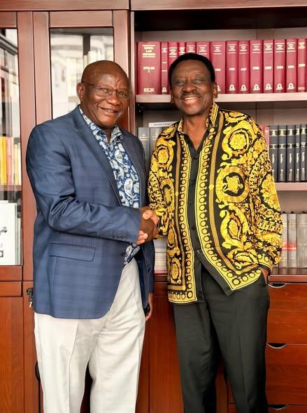 Seasoned Kisii politician Omingo Magara during a courtesy call to Siaya Senator James Orengo (Image: Files)