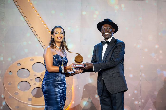 Shiksha Arora receiving her Kalasha award presented by President William Ruto