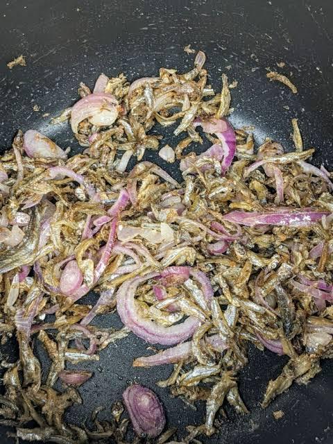 A popular way to prepare an Omena meal is the pan wet-fried process perfected by lakeside fish vendors on Lake Victoria (Image: Files)