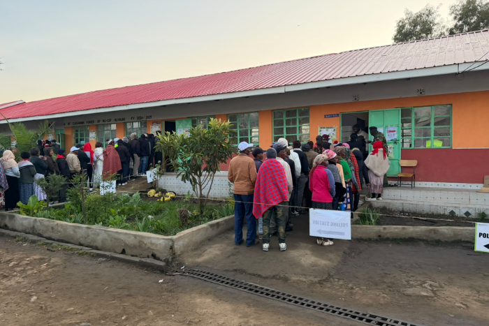 Kenyans lining up to vote at a past by-election