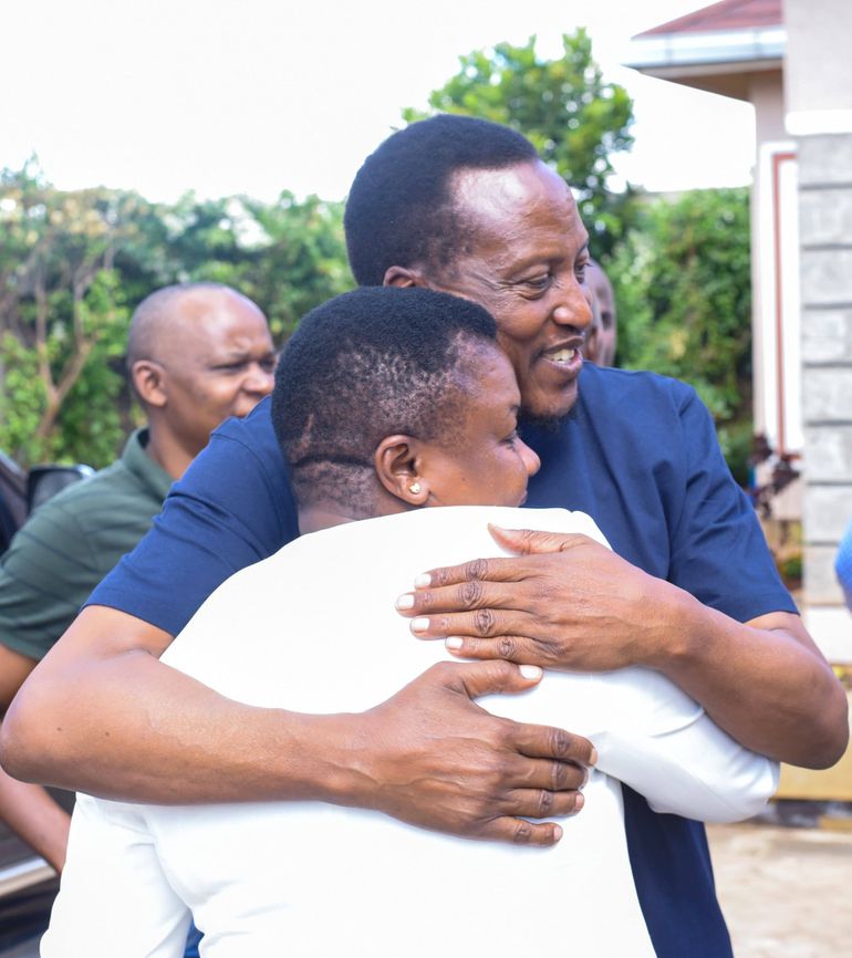 Senator Richard Onyonka welcoming MP Dorice Donya to his home in  Kitengela