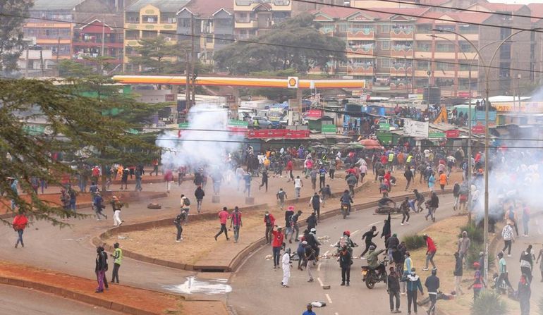 Police clash with protestors in Roysambu