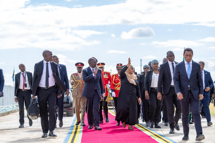 File image of President William Ruto with Tanzania President Samia Suluhu