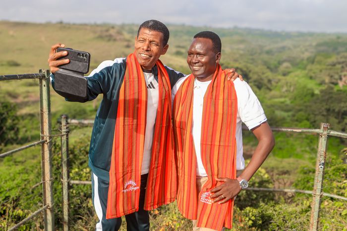 Ethiopian Athletics legend Haile Gebrselassie (L) and his Kenyan counterpart Paul Tergat take a selfie during their tour of the Nairobi National Park