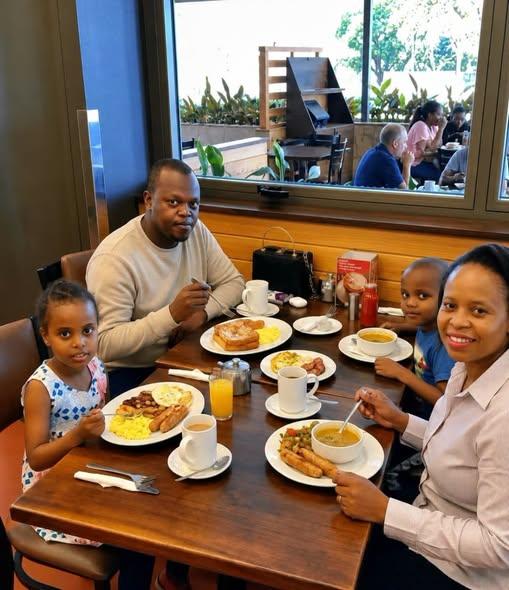 The last photo taken of Major Peter Mugure with his wife Joyce Syombua and his 2 children (Image: Files)