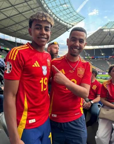 Lamine Yamal and his father