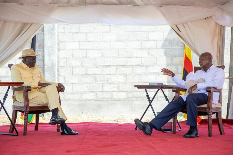 File image of President William Ruto of Kenya with his Ugandan counterpart Yoweri Museveni
