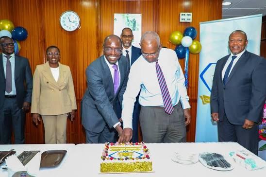CBK Board Chairman, Mr. Andrew Musangi, and Governor, Dr. Kamau Thugge, cut the CBK@60 celebratory cake as the Bank marks six decades of service to the nation, together with CBK Board Members and Deputy Governor, Mr. Gerald Nyaoma (Image: Files)