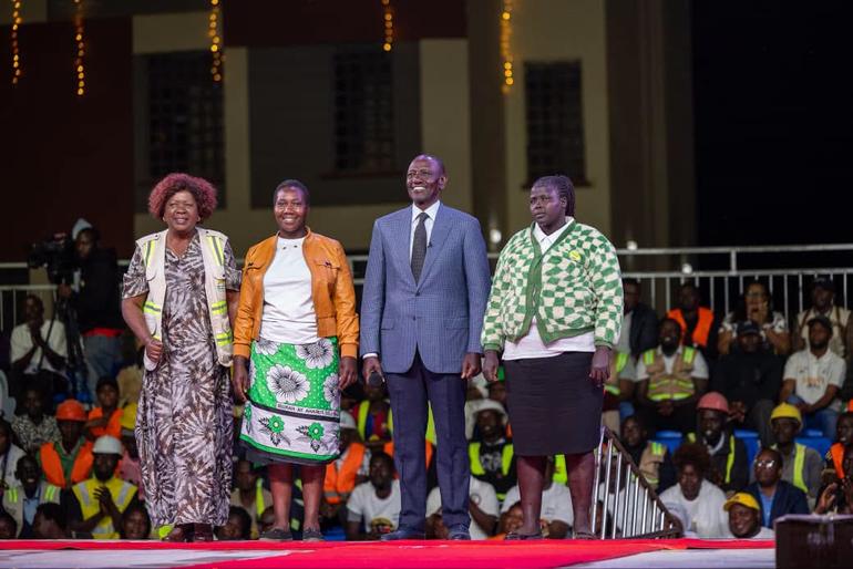 President William Ruto interacts with beneficiaries of the Pioneer Affordable Housing Project in Eldoret City, Uasin Gishu County (Image: Files)