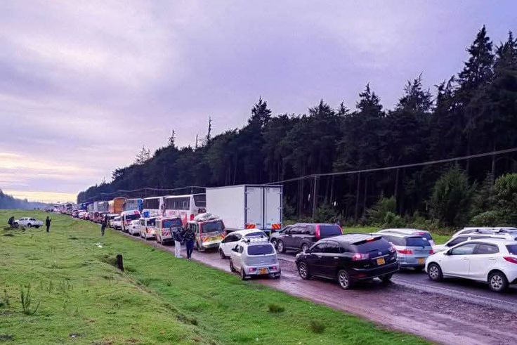 Nairobi-Nakuru highway snarl-up: Moses Kuria’s reaction & 3 alternative routes