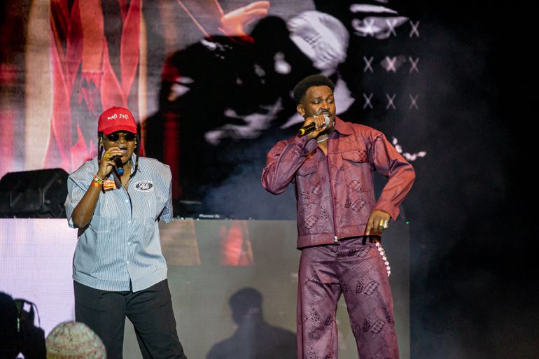 Fena Gitu Perfoming With Okello Max