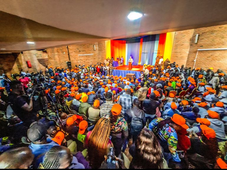 Supporters of 'Linda Mwananchi' faction at Ufungamano House along Mamlaka Road